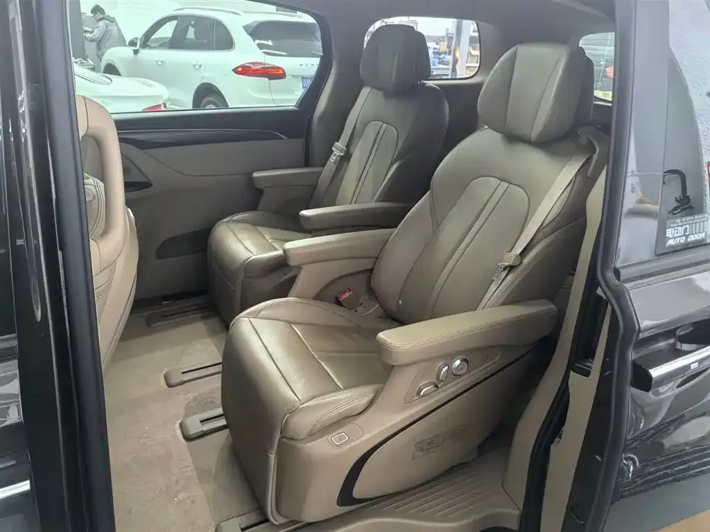 Buick GL8 2021 из CN, фото 9