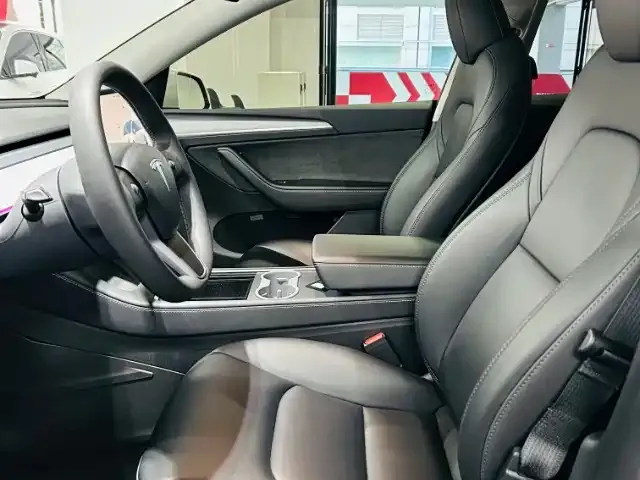 Tesla Model Y 2024 из CN, фото 3