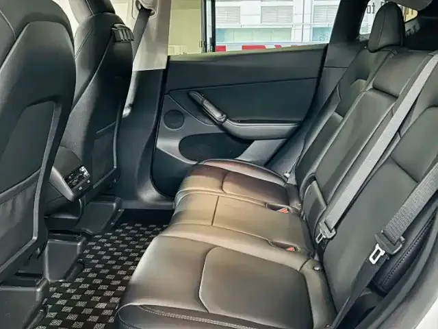 Tesla Model Y 2024 из CN, фото 4