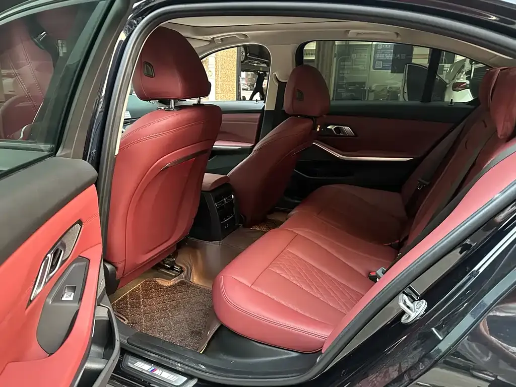 BMW 3 Series 2023 из CN, фото 2