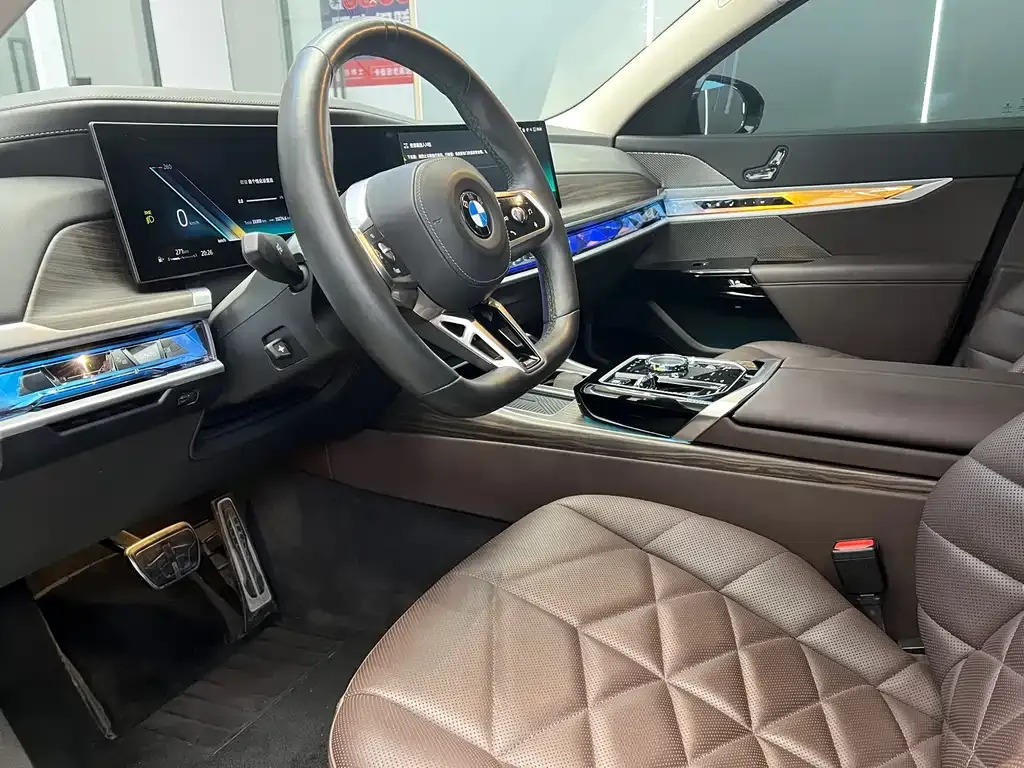 BMW 7 Series 2023 из CN, фото 9