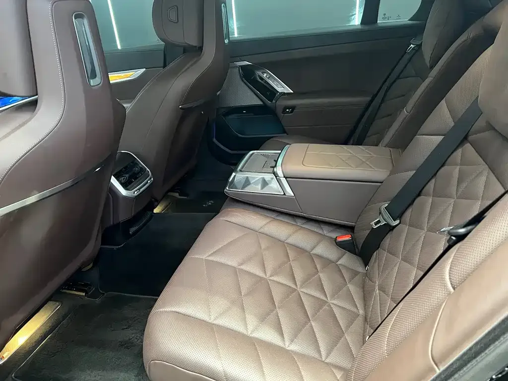 BMW 7 Series 2023 из CN, фото 10