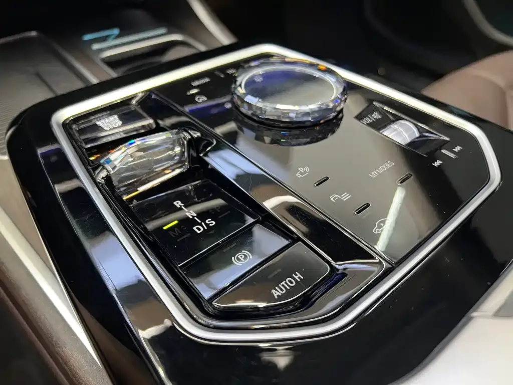 BMW 7 Series 2023 из CN, фото 6