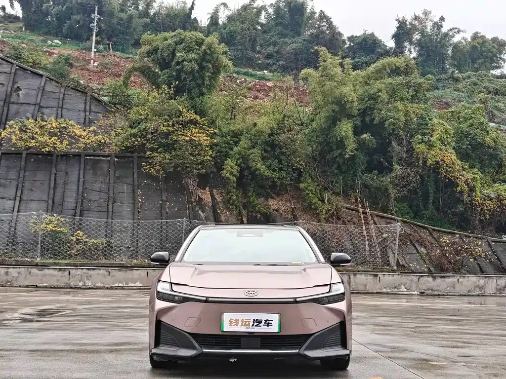 Toyota bZ3 2023 из CN, фото 7