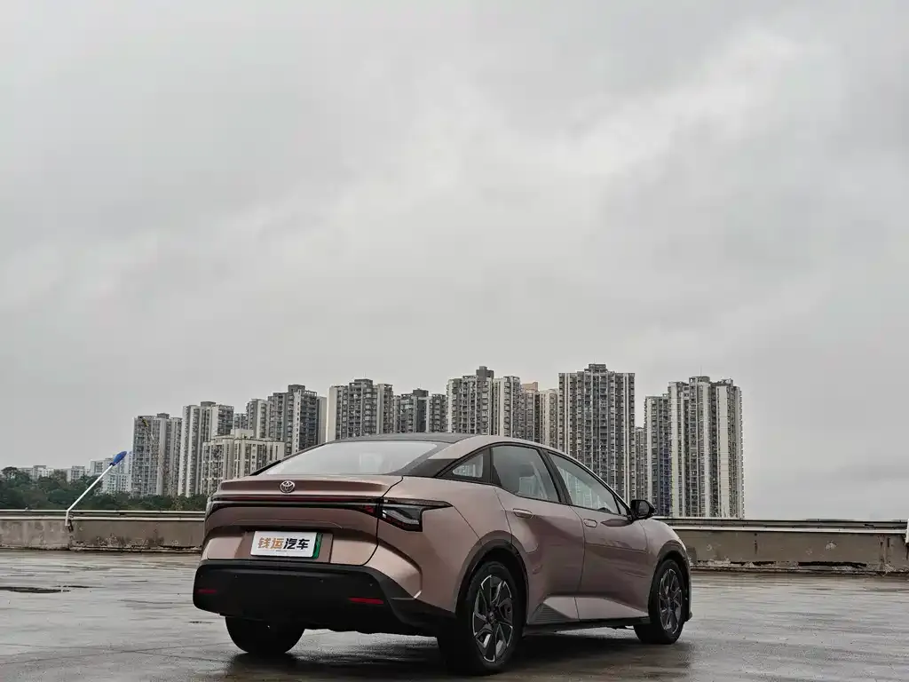 Toyota bZ3 2023 из CN, фото 4