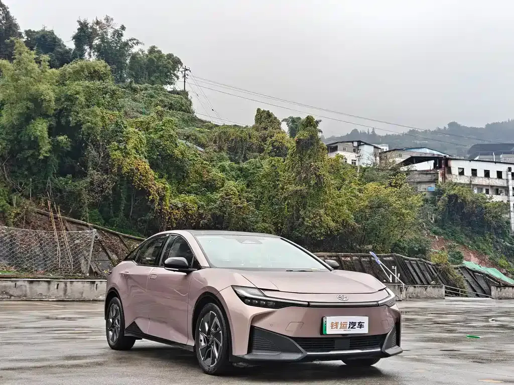 Toyota bZ3 2023 из CN, фото 10