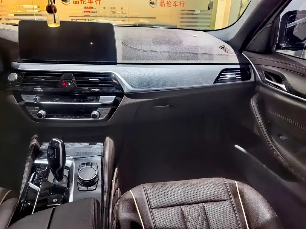 BMW 5 Series — фото 9