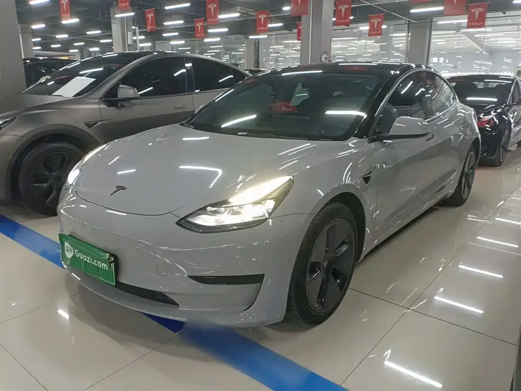 Tesla Model 3 — фото 1