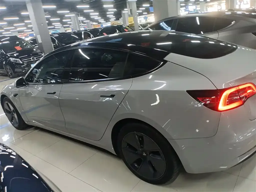 Tesla Model 3 — фото 10