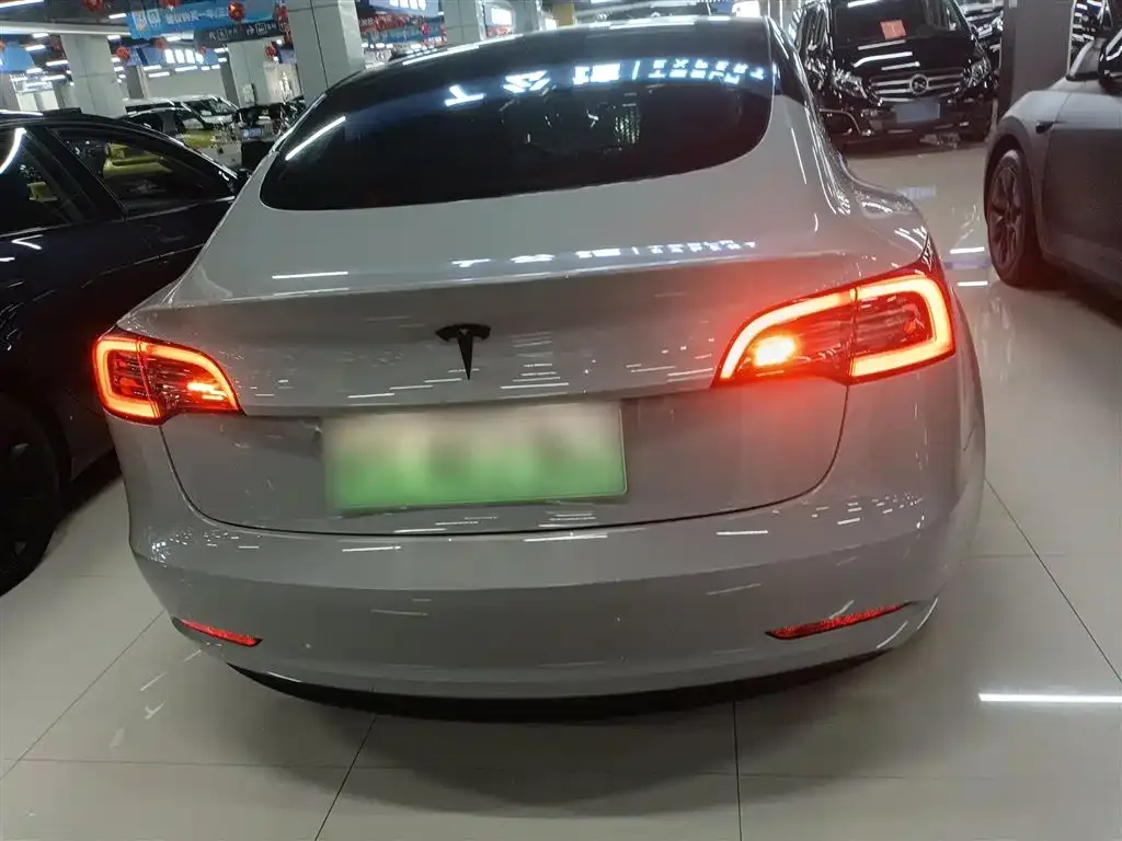 Tesla Model 3 — фото 6