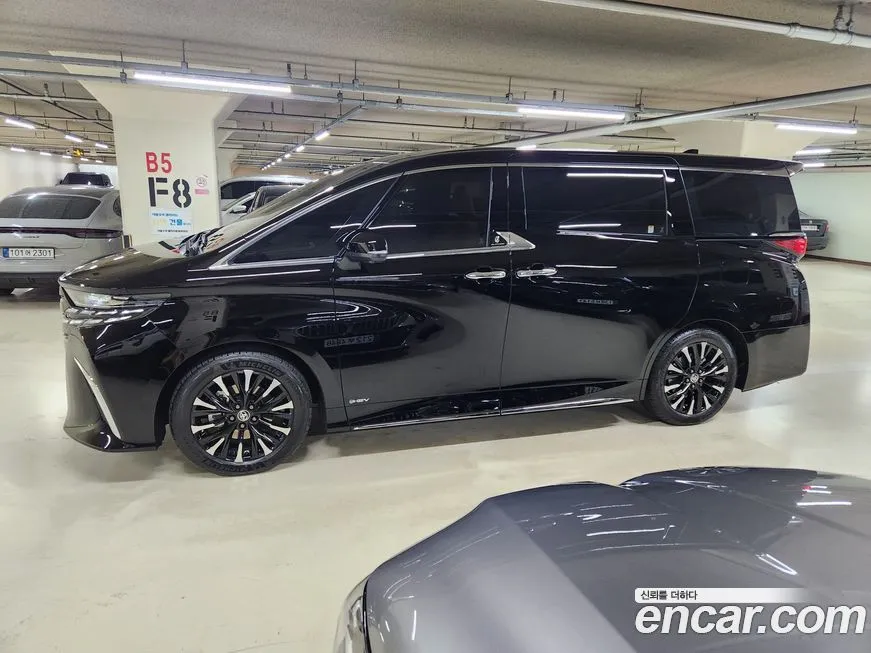 Toyota Alphard — фото 8