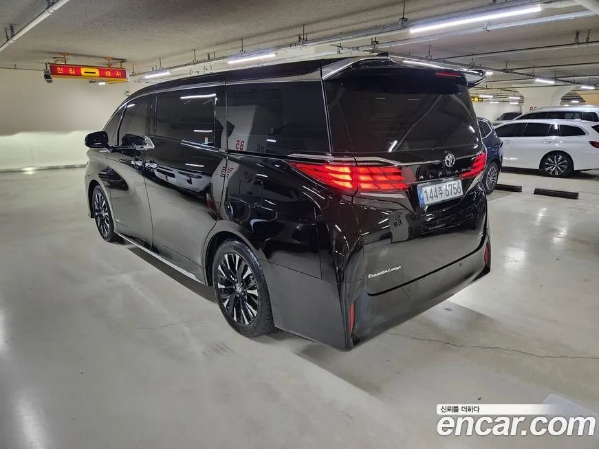 Toyota Alphard — фото 6