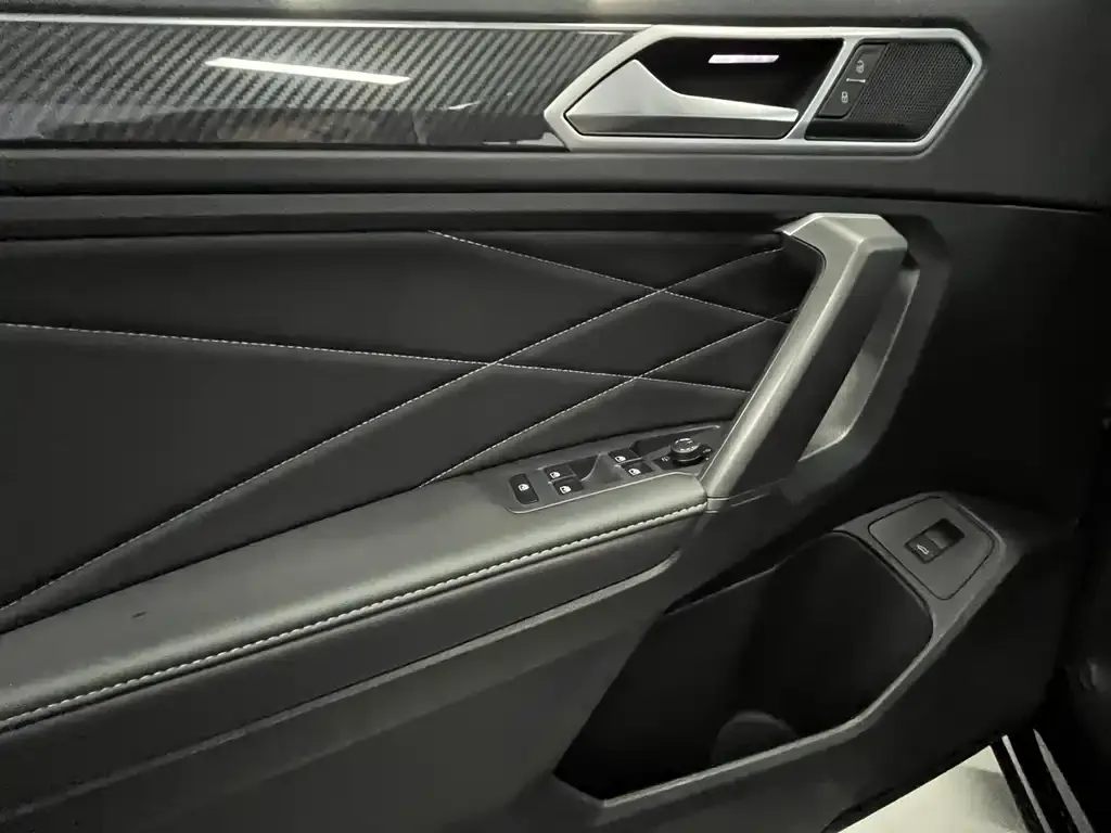 Volkswagen Tiguan L 2023 из CN, фото 2