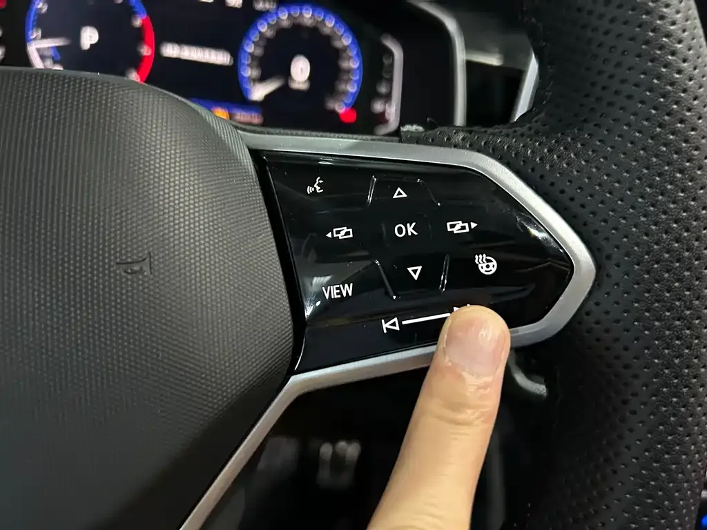 Volkswagen Tiguan L 2024 из CN, фото 4