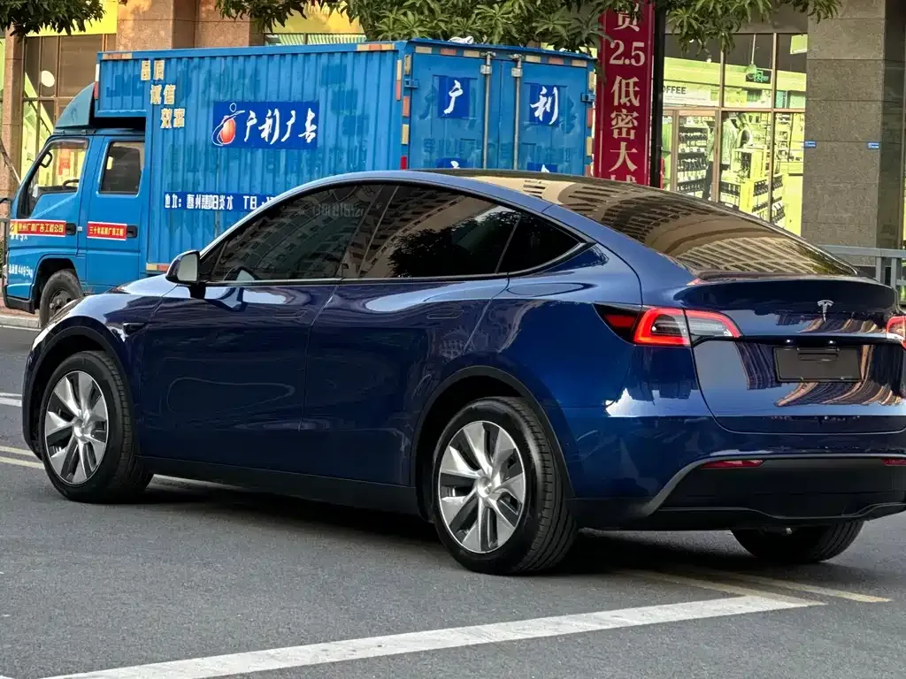 Tesla Model Y — фото 7