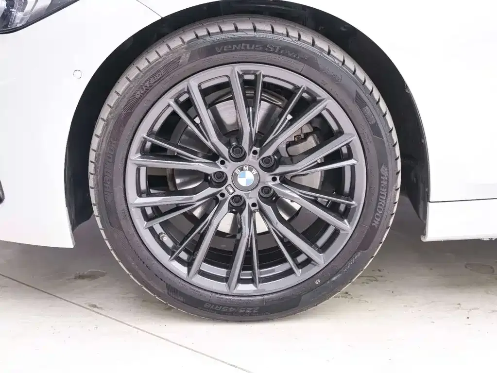 BMW 3 Series 2023 из CN, фото 10