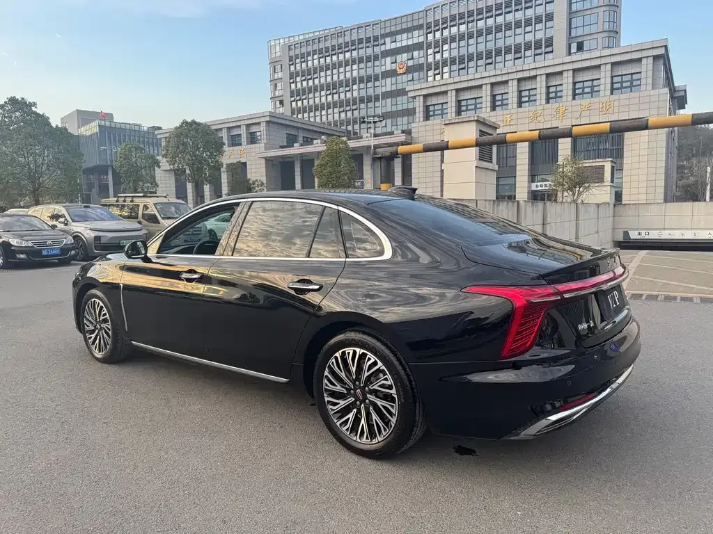 Hongqi H5 — фото 10