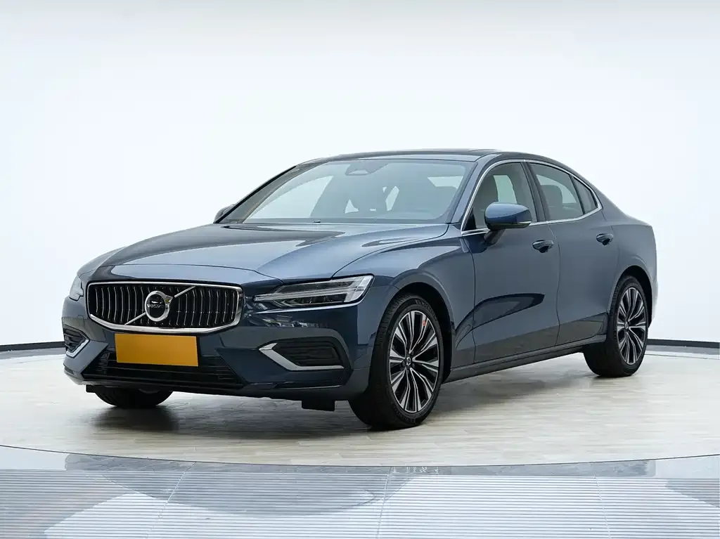 Volvo S60 — фото 1