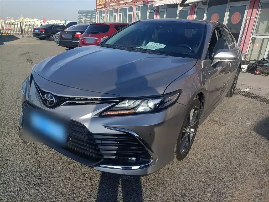 Toyota Camry — фото 2