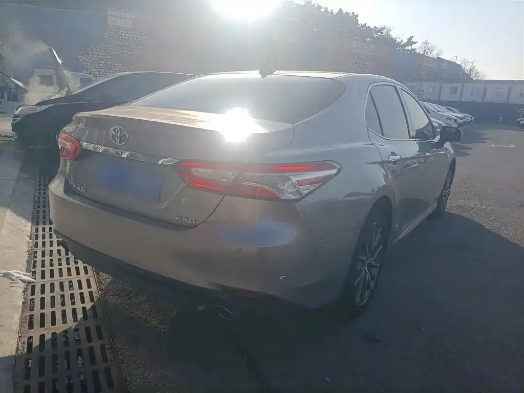 Toyota Camry — фото 7