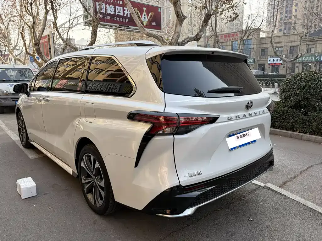 Toyota Granvia 2025 из CN, фото 6