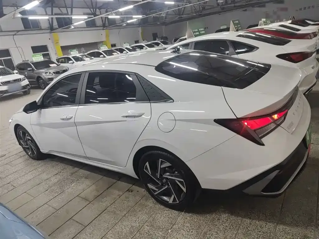 Hyundai Elantra 2023 из CN, фото 3