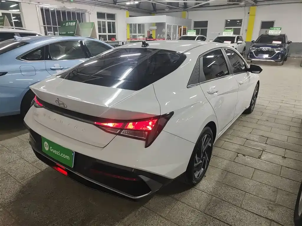Hyundai Elantra 2023 из CN, фото 5