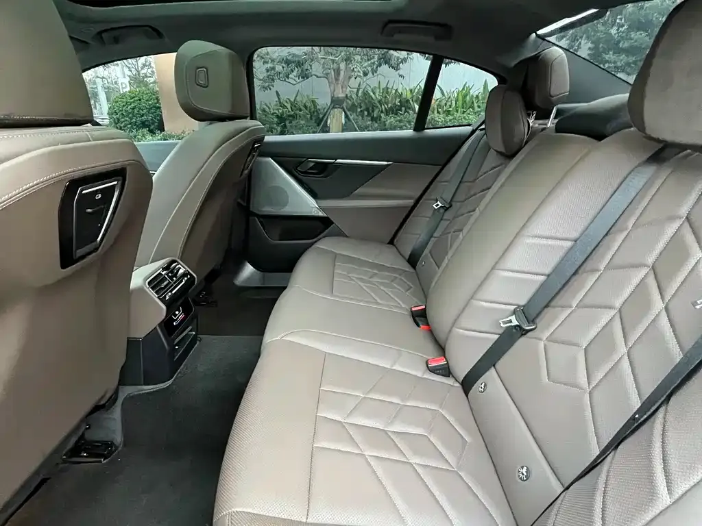 BMW i5 2024 из CN, фото 4