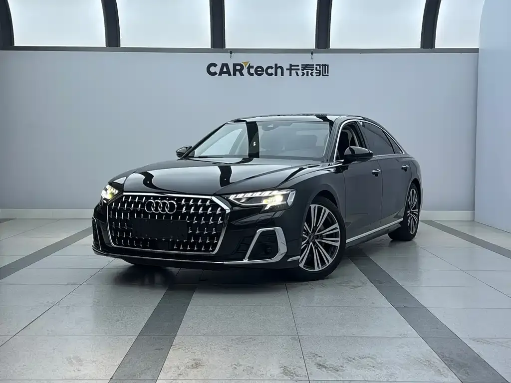 Audi A8 — фото 1