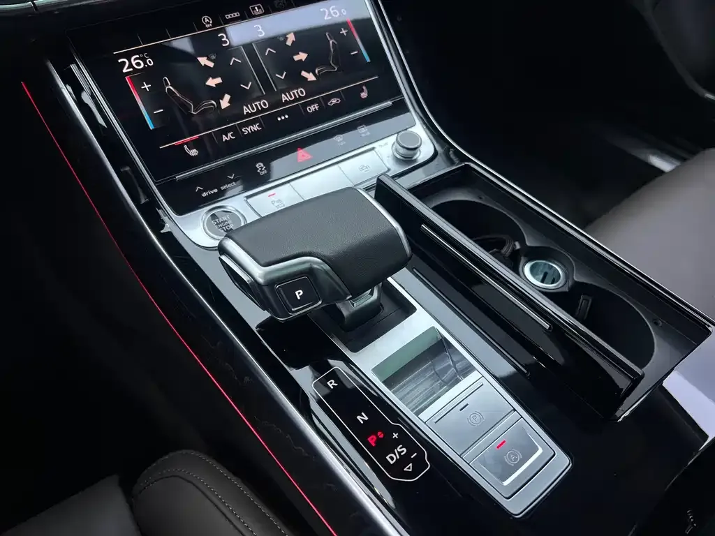 Audi A8 — фото 8