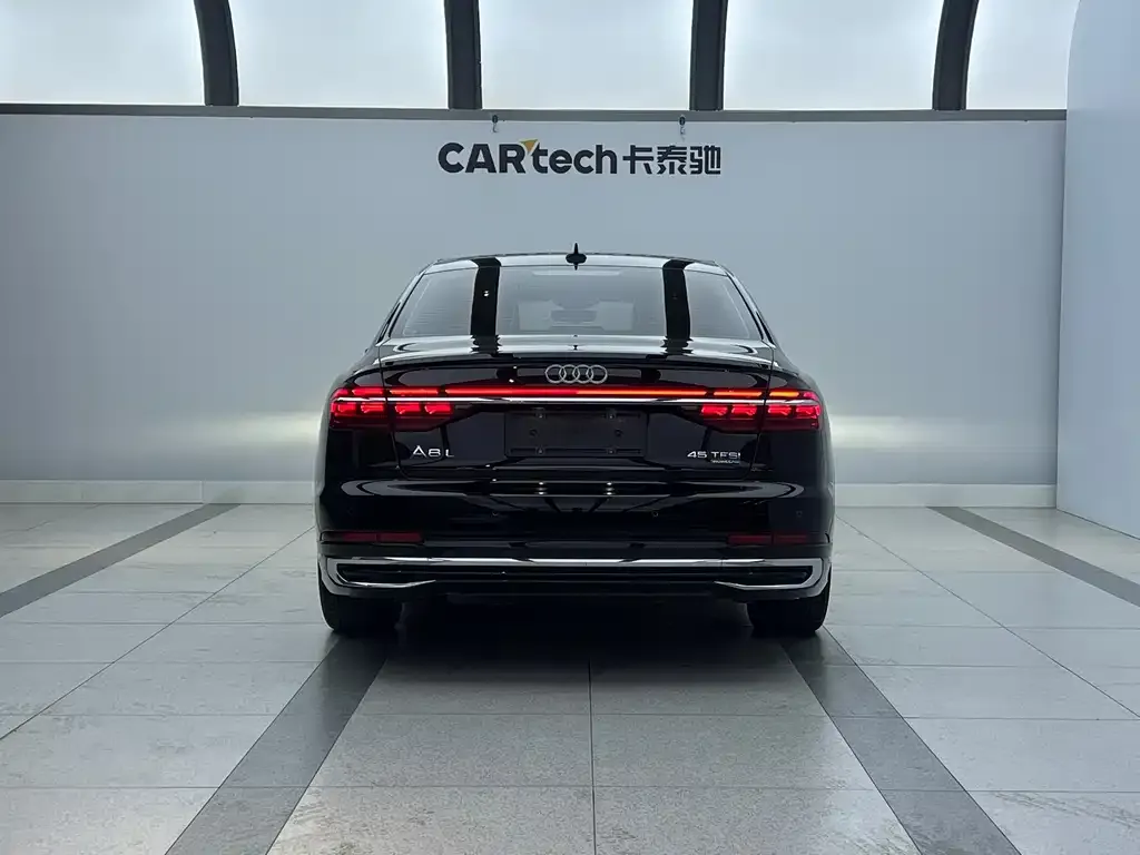 Audi A8 — фото 6