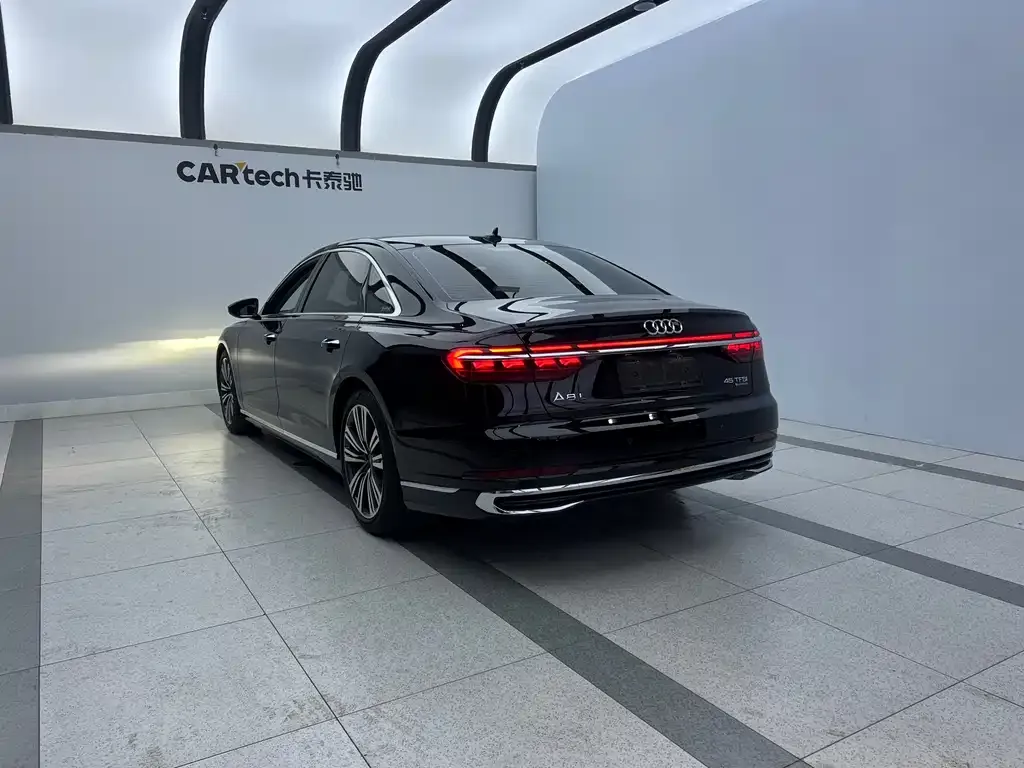 Audi A8 — фото 3