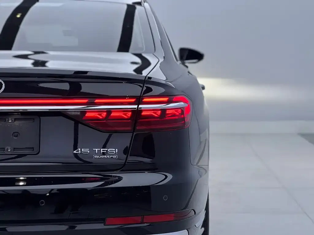Audi A8 — фото 4