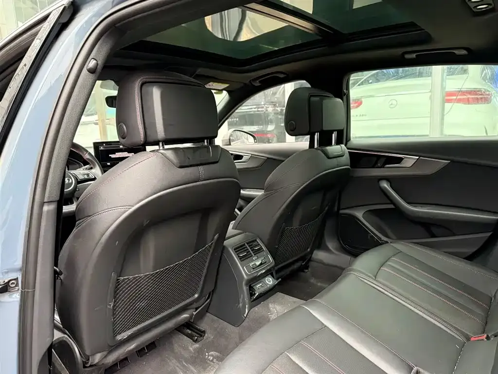 Audi A4L — фото 2