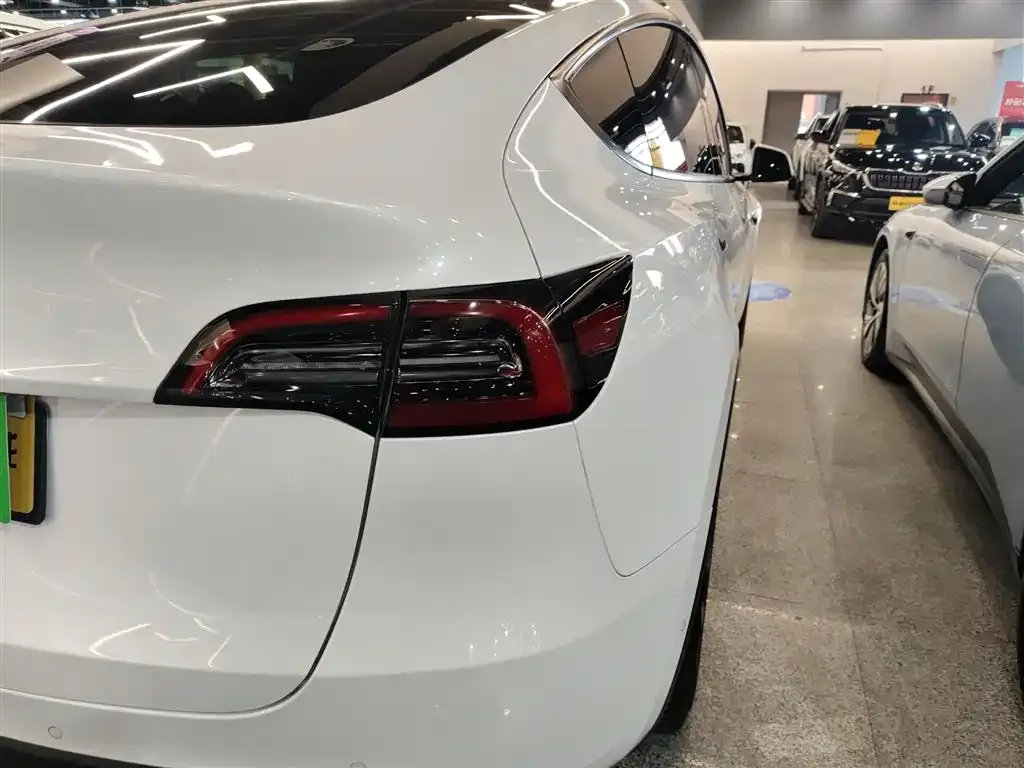 Tesla Model Y — фото 5