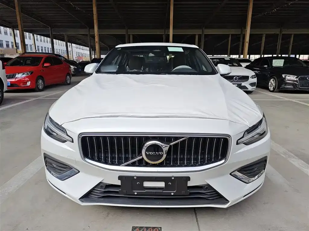 Volvo S60 — фото 10