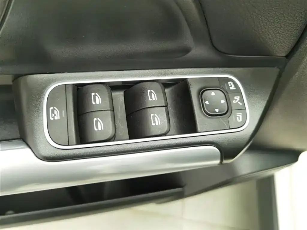 Mercedes-Benz EQA — фото 9