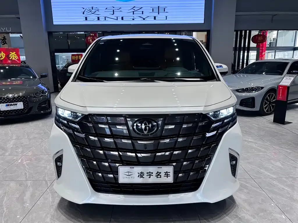 Toyota Alphard — фото 9