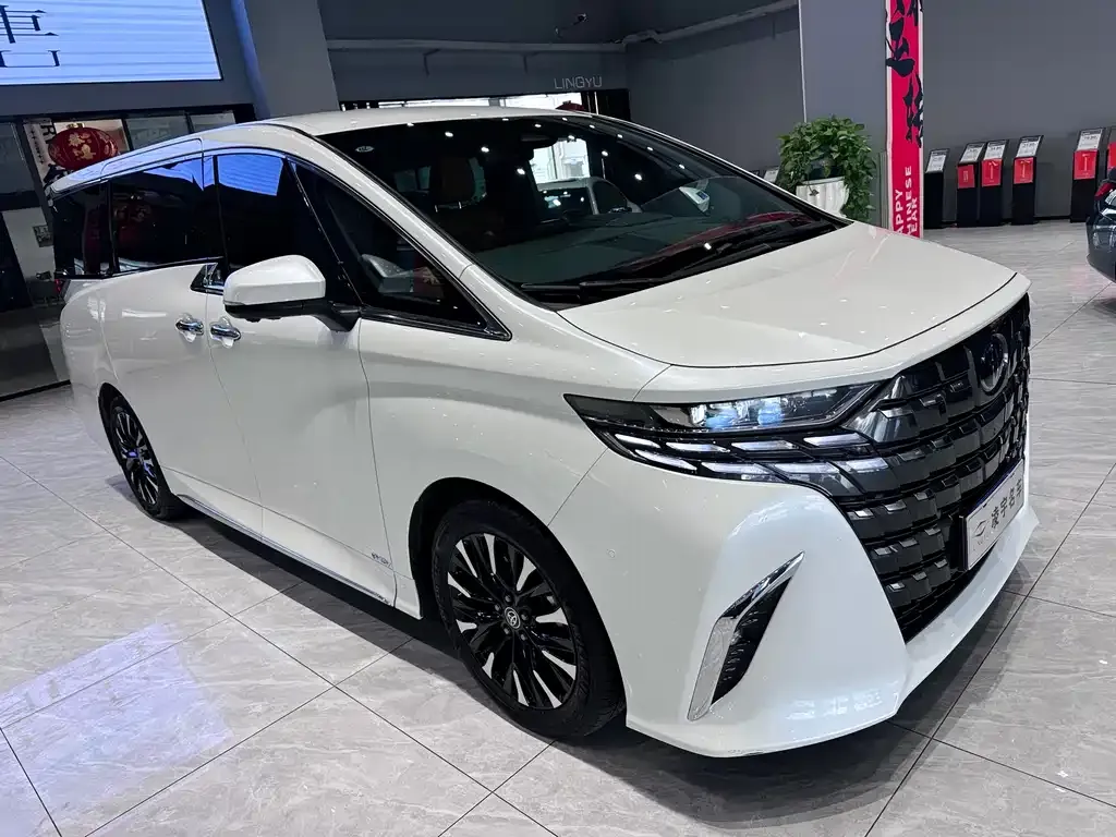 Toyota Alphard — фото 4
