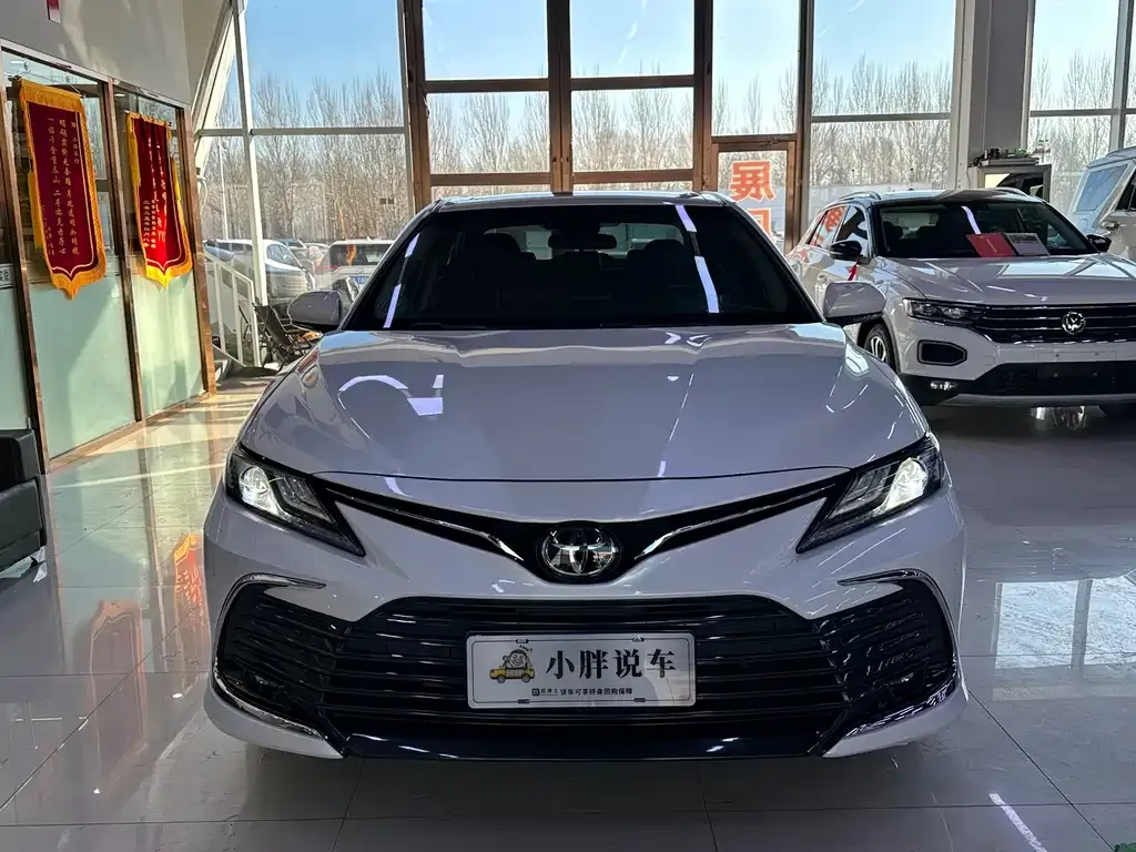 Toyota Camry — фото 2