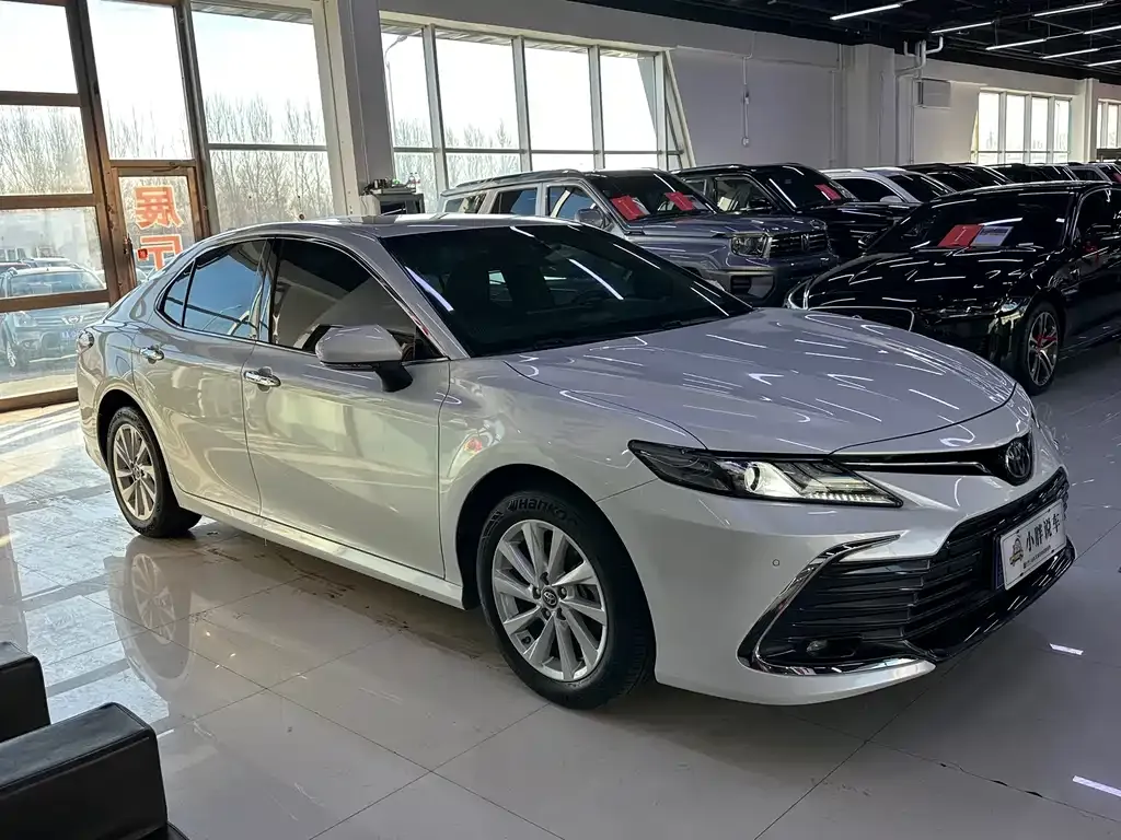 Toyota Camry — фото 3