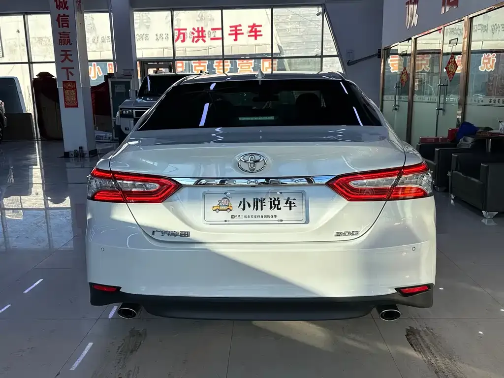 Toyota Camry — фото 5