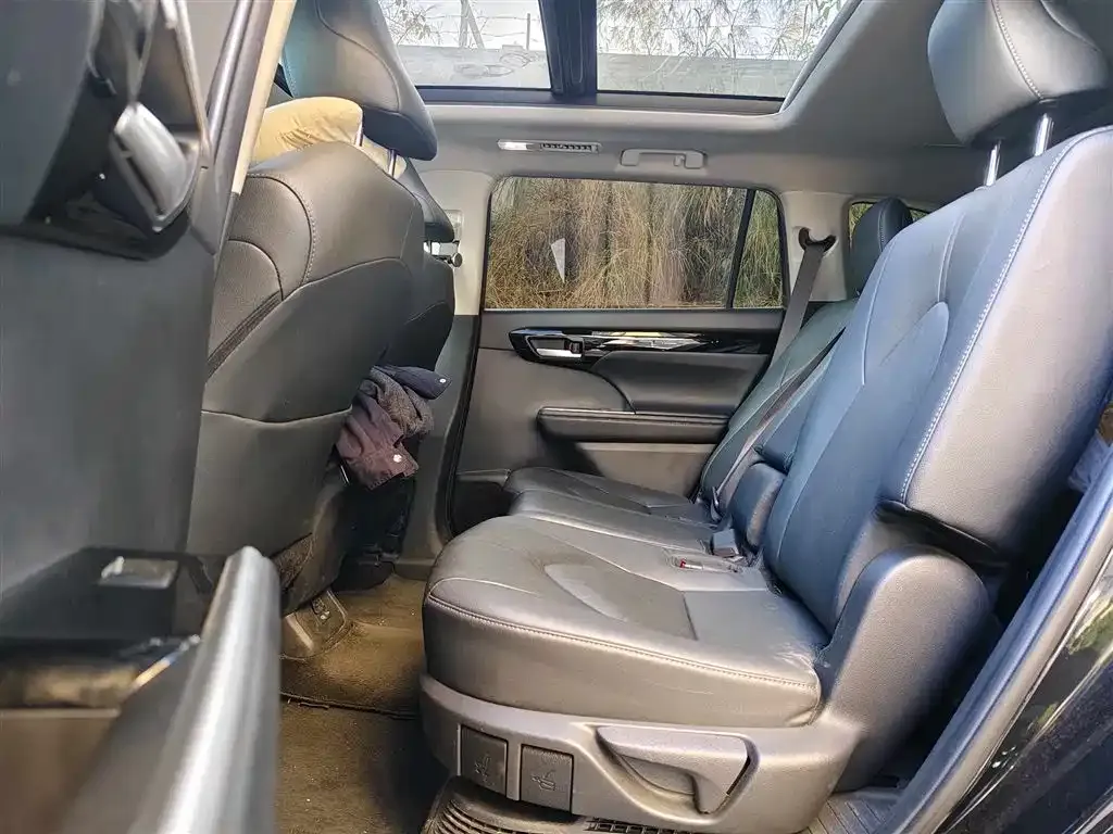 Toyota Highlander 2022 из CN, фото 2