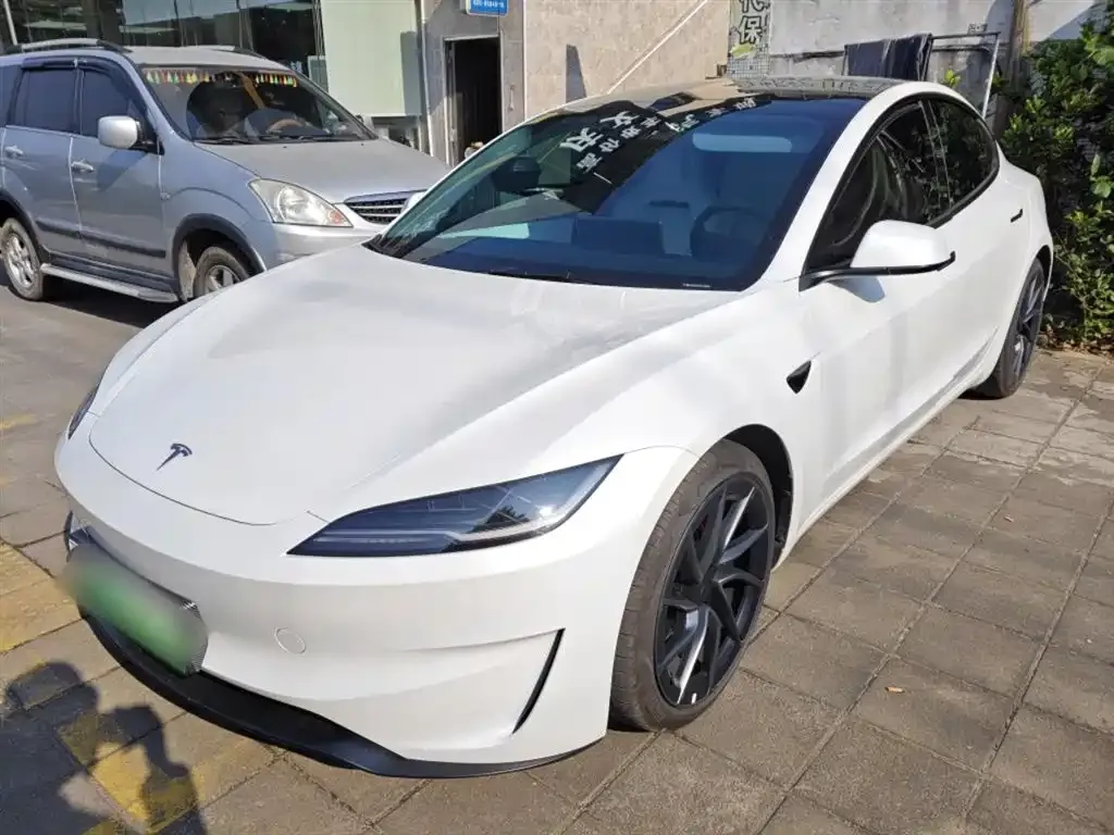 Tesla Model 3 — фото 1