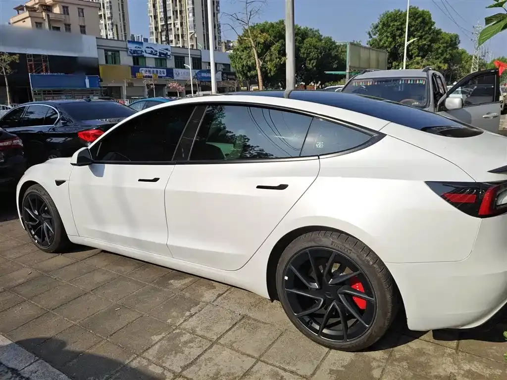 Tesla Model 3 — фото 6
