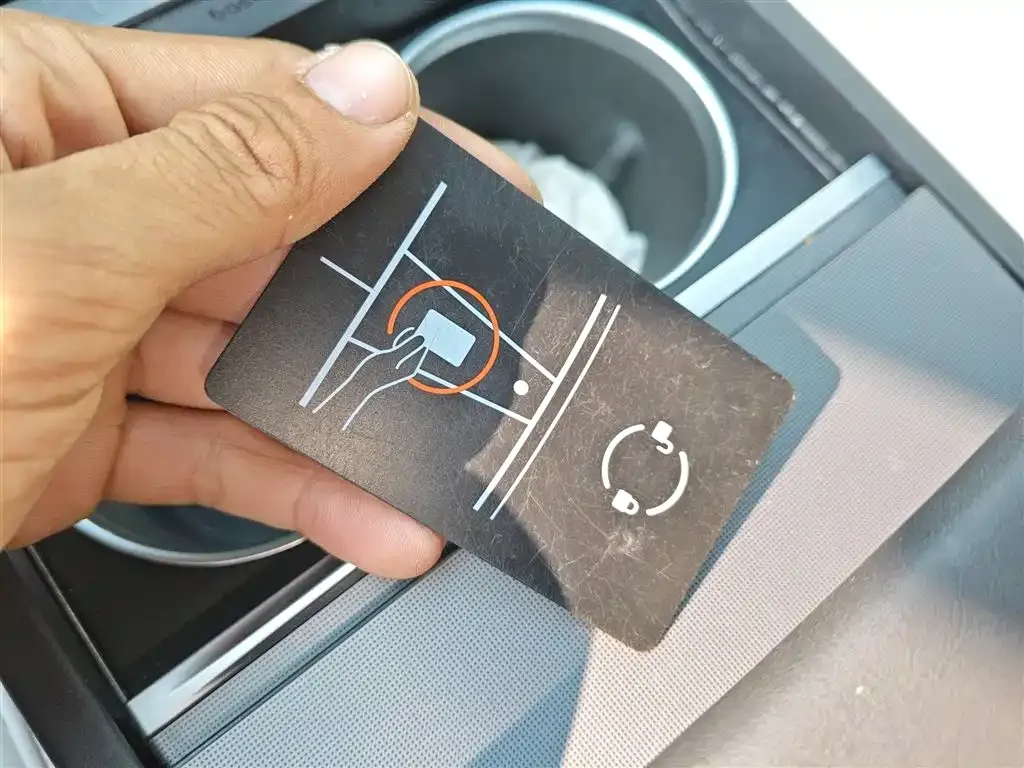 Tesla Model 3 — фото 10