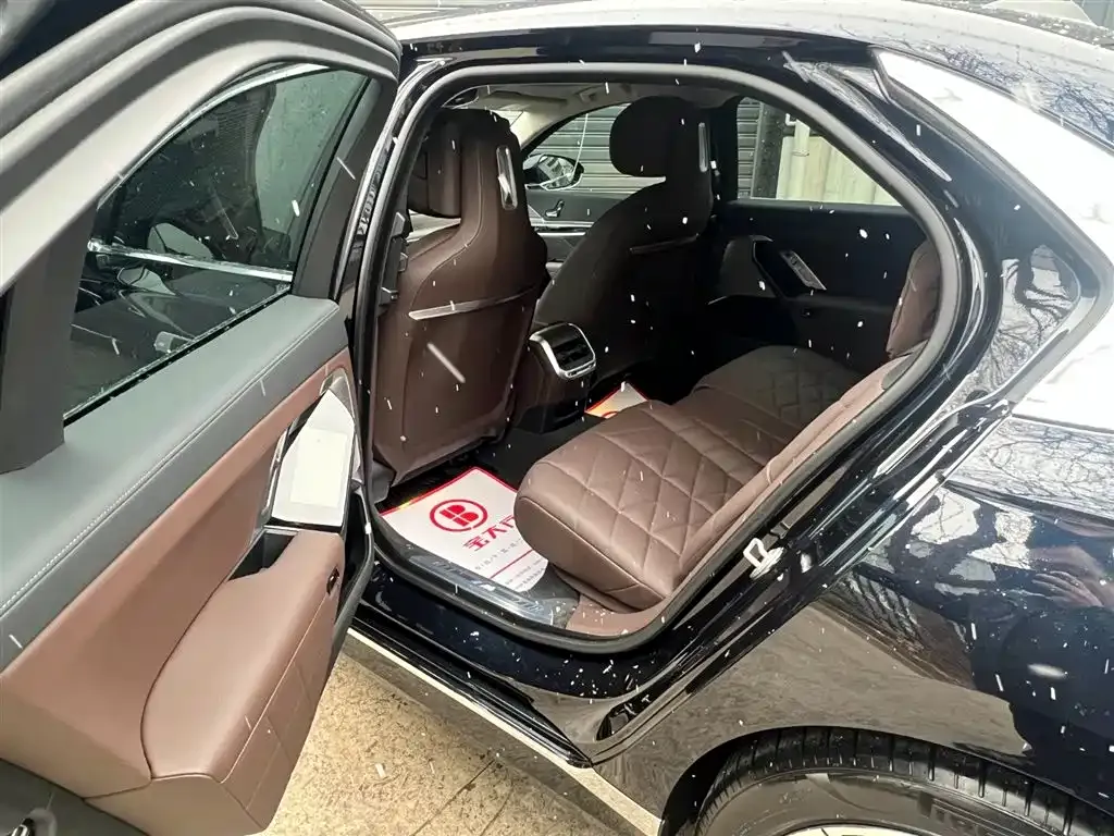 BMW i7 2024 из CN, фото 5