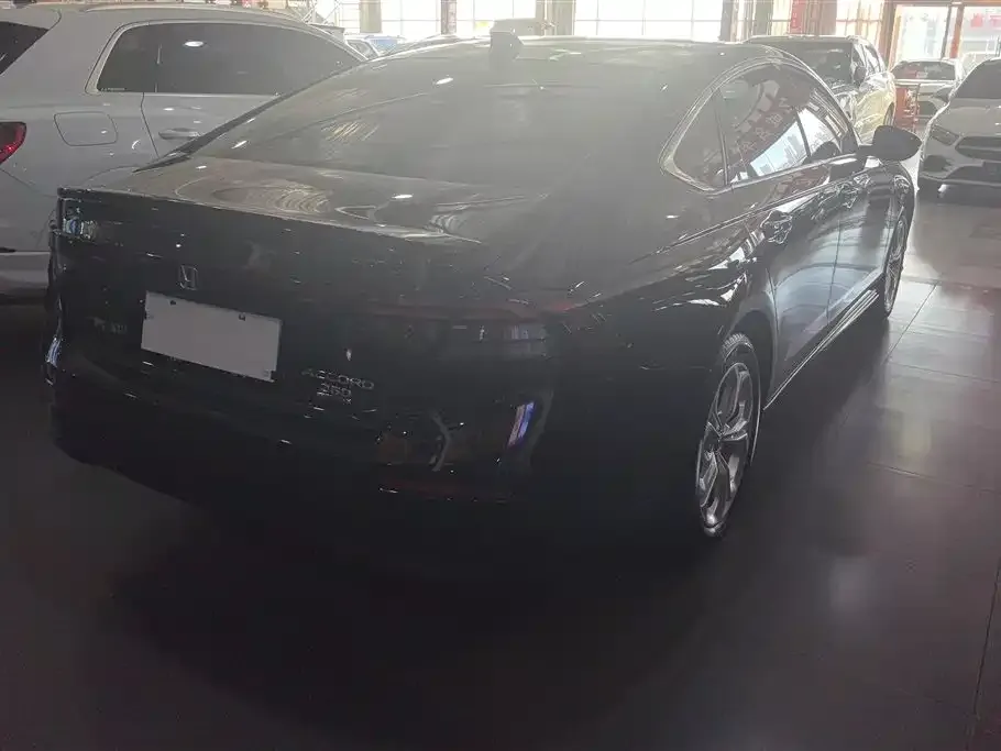 Honda Accord — фото 9
