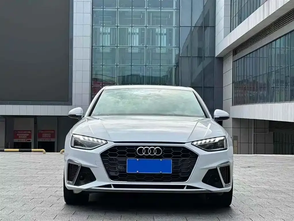 Audi A4L 2021 из CN, фото 4
