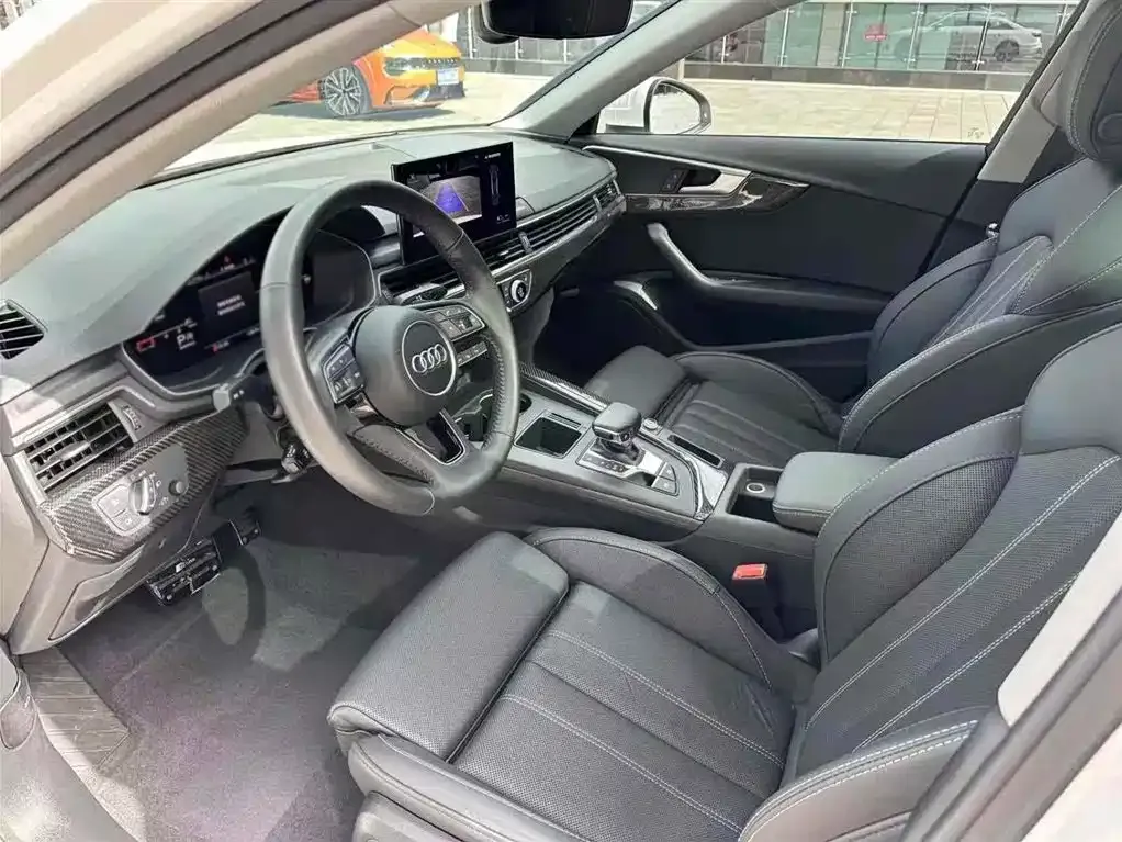 Audi A4L 2021 из CN, фото 8